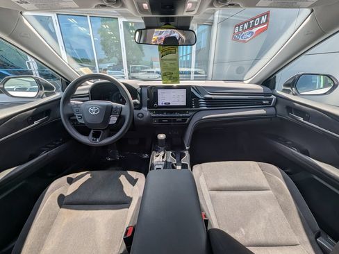 Used 2025 Toyota Camry LE FWD image 14