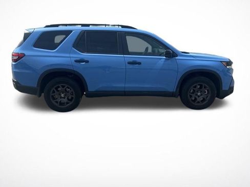 Used 2025 Honda Pilot TrailSport image 11