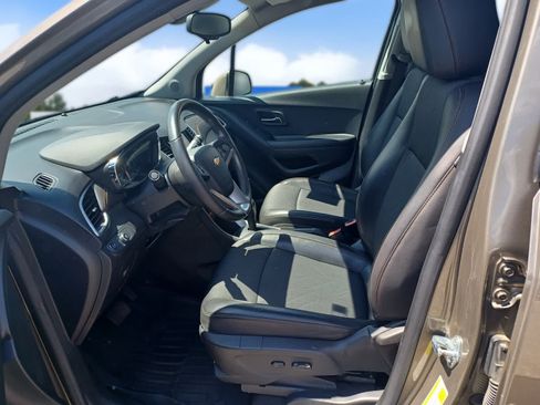 Used 2022 Chevrolet Trax LT w/ LT Convenience Package AWD/4WD image 7