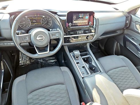 Used 2025 Nissan Pathfinder SV FWD image 12