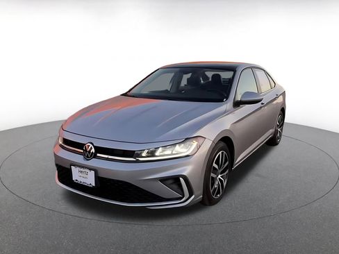 Used 2025 Volkswagen Jetta SE image 7