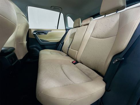 Used 2020 Toyota RAV4 XLE w/ Convenience Package image 24