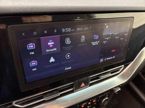 Used 2022 Kia Niro EX image 27