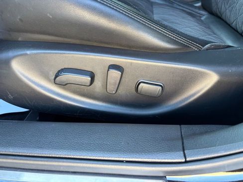 Used 2018 Nissan Maxima SR w/ Interior Lighting Package image 15