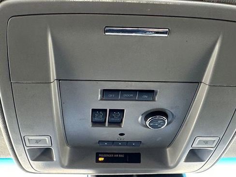 Used 2016 Chevrolet Suburban LTZ image 17