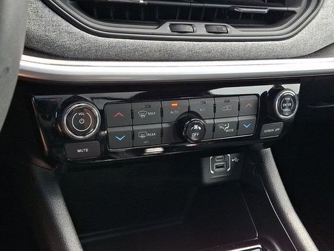Certified 2023 Jeep Compass Latitude w/ Sun and Sound Group AWD/4WD image 21