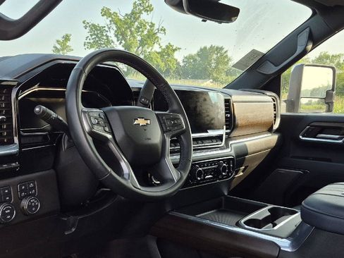 Used 2024 Chevrolet Silverado 3500 High Country w/ High Country Premium Package AWD/4WD image 10