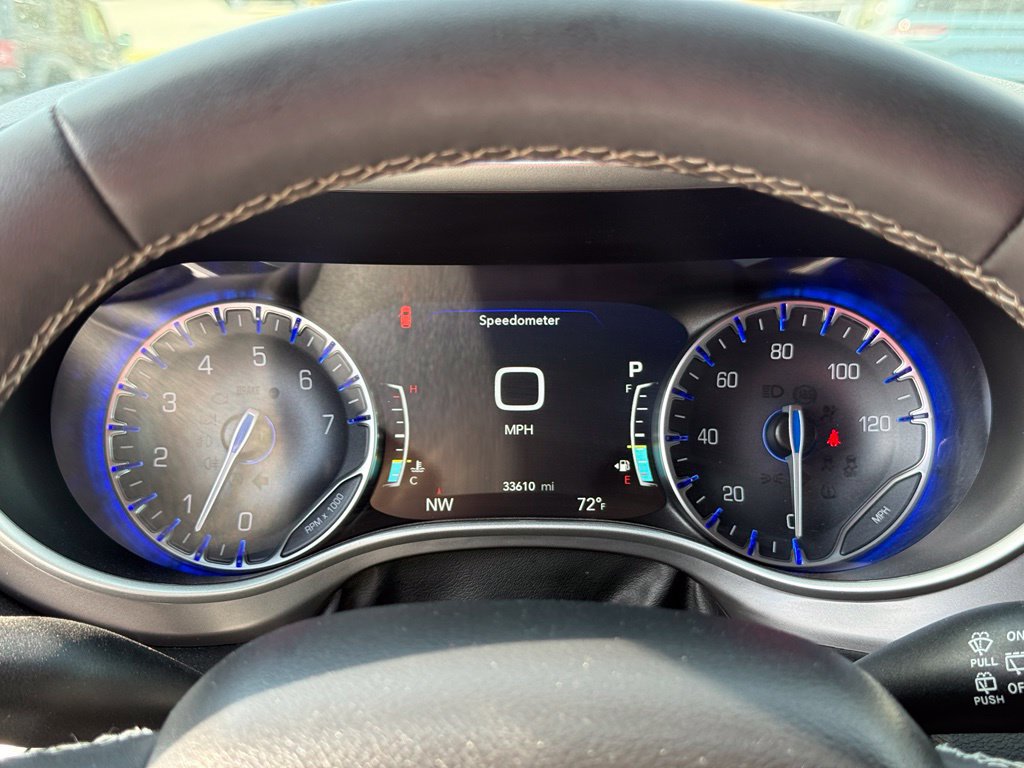 Used 2025 Chrysler Pacifica Select FWD image 17