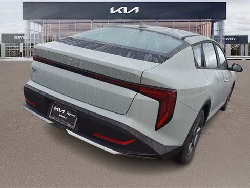 New 2025 Kia K4 LXS image 3