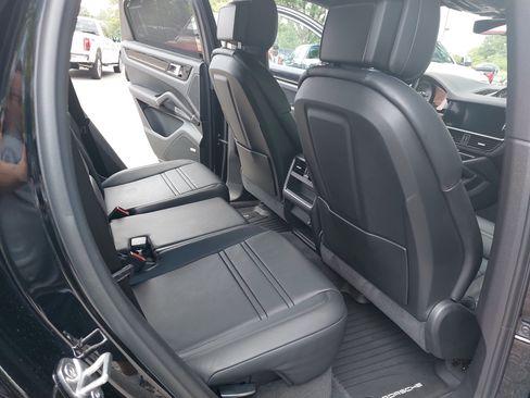 Used 2020 Porsche Cayenne AWD/4WD image 11