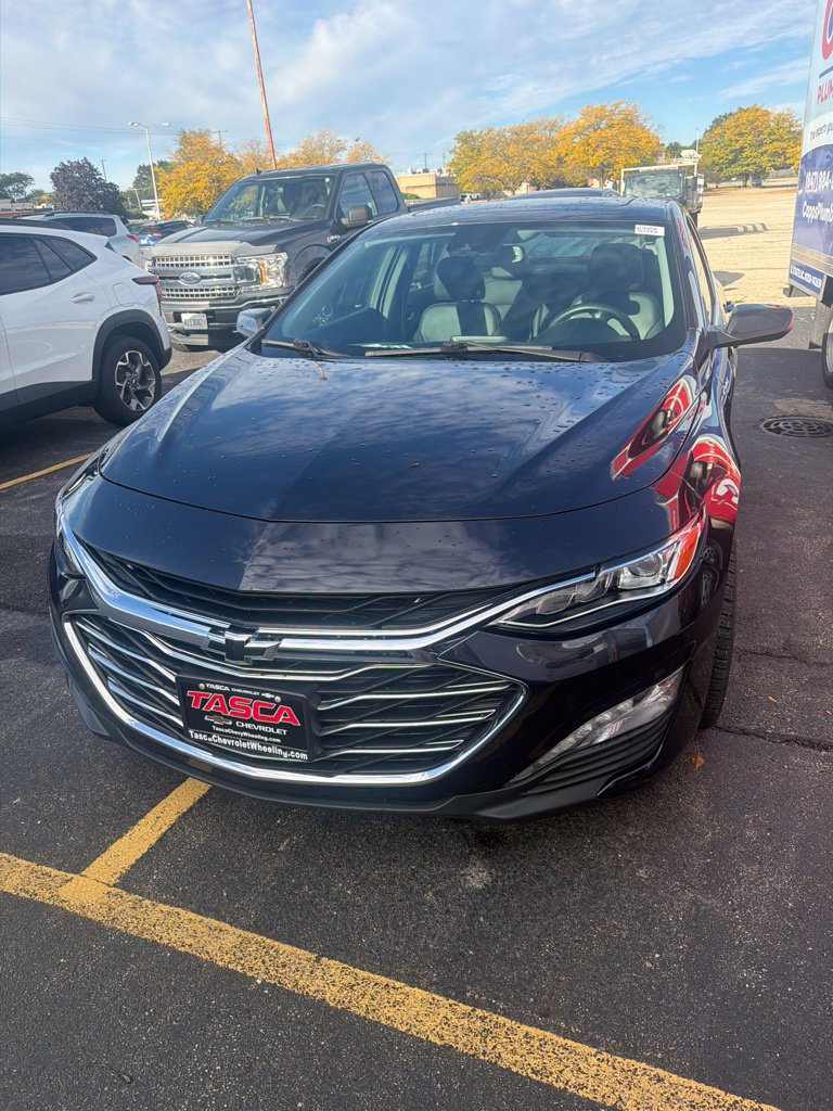 Used 2023 Chevrolet Malibu LT w/ Driver Confidence Package FWD image 3