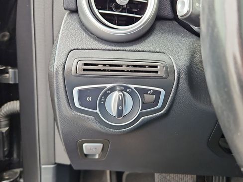 Used 2021 Mercedes-Benz GLC 300 4MATIC image 15