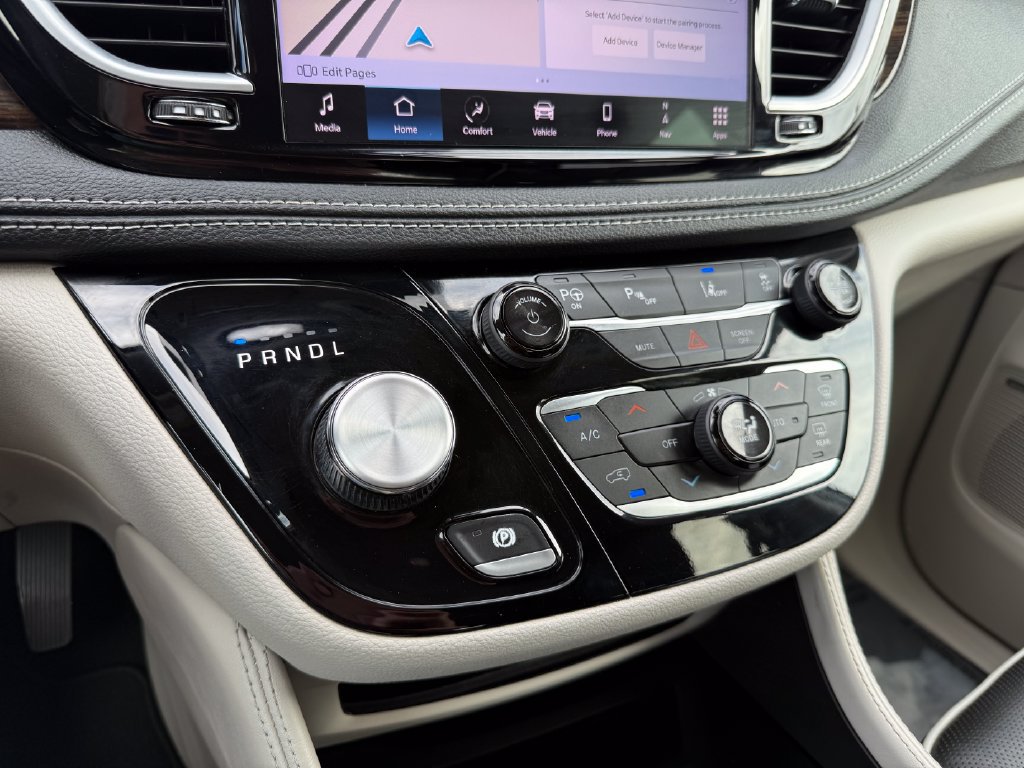 Used 2022 Chrysler Pacifica Limited w/ Uconnect Theater Family Group FWD image 31