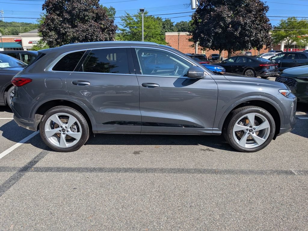 Used 2025 Audi Q5 Premium Plus w/ Premium Plus AWD/4WD image 2