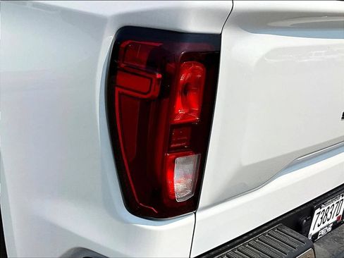 New 2026 GMC Sierra 1500 SLE w/ Preferred Package AWD/4WD image 30