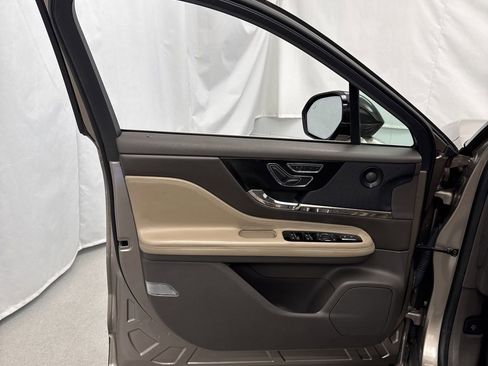 Used 2020 Lincoln Corsair Reserve w/ Equipment Group 201A image 12