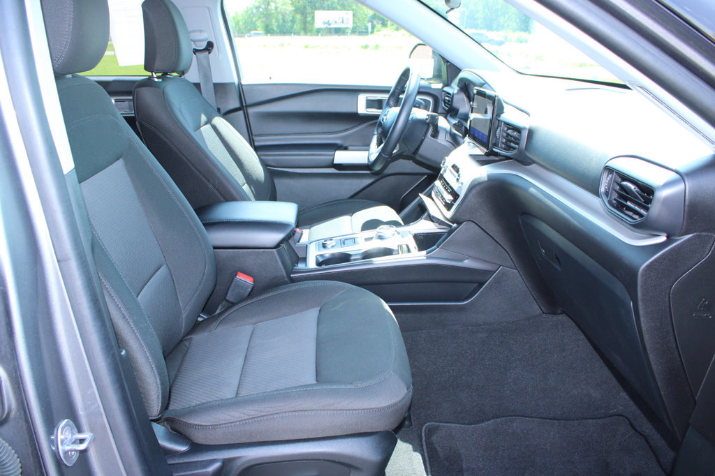 Used 2024 Ford Explorer XLT AWD/4WD image 30