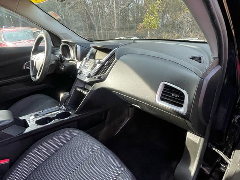 Used 2017 Chevrolet Equinox LS image 28