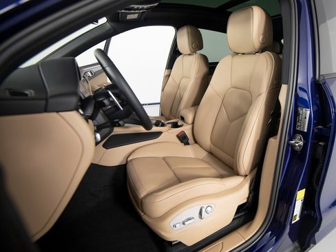 New 2026 Porsche Macan image 5