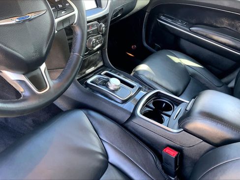 Used 2016 Chrysler 300 Limited RWD image 17