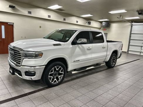 Used 2025 RAM 1500 Laramie AWD/4WD image 4