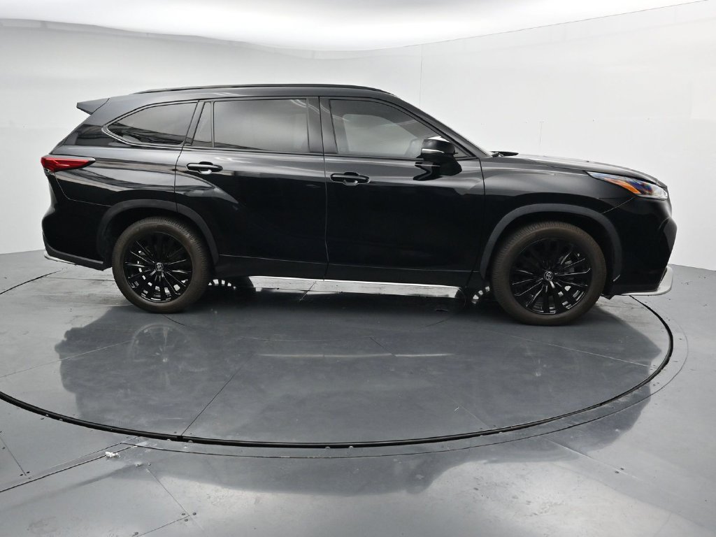 Used 2023 Toyota Highlander XSE FWD image 9
