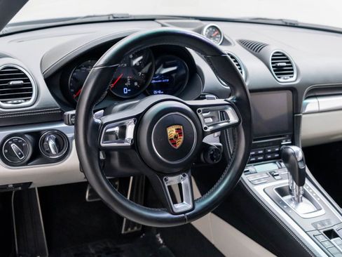 Used 2018 Porsche 718 Boxster GTS image 12