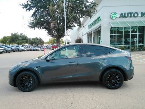 Used 2023 Tesla Model Y AWD image 10