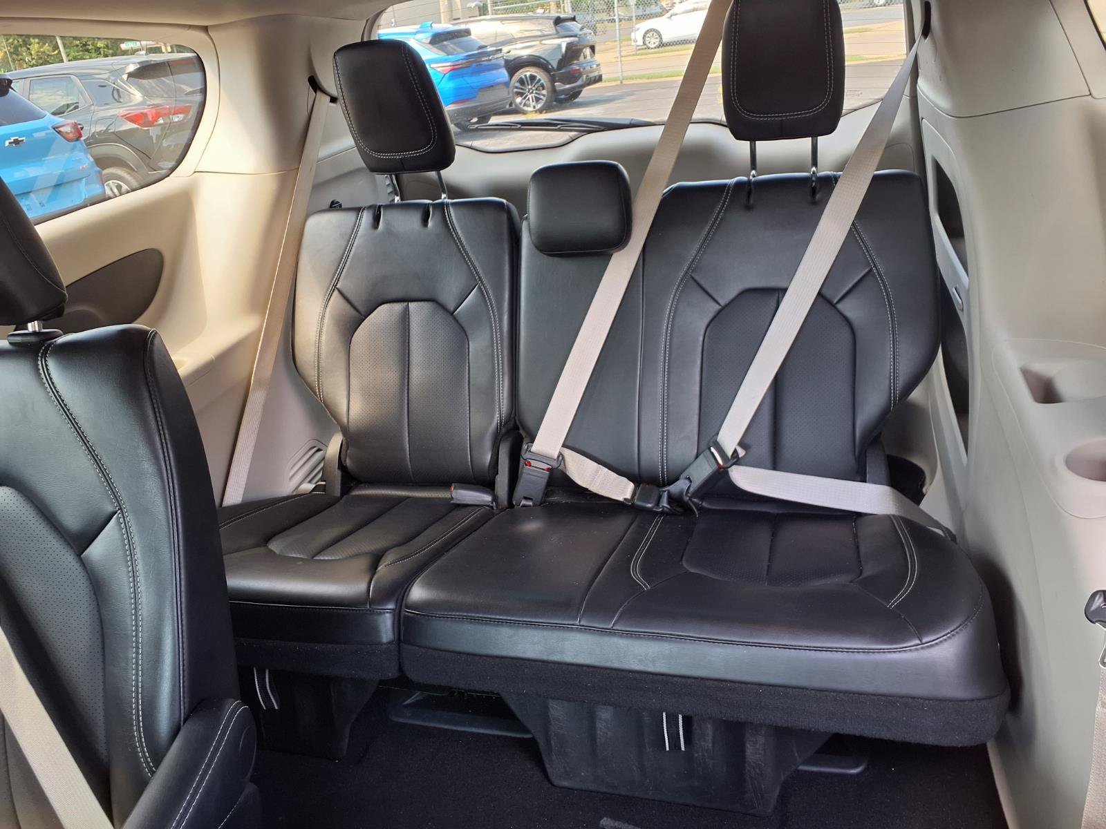 Used 2024 Chrysler Pacifica Touring-L FWD image 18