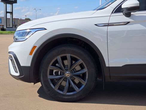 Used 2024 Volkswagen Tiguan SE AWD/4WD image 28