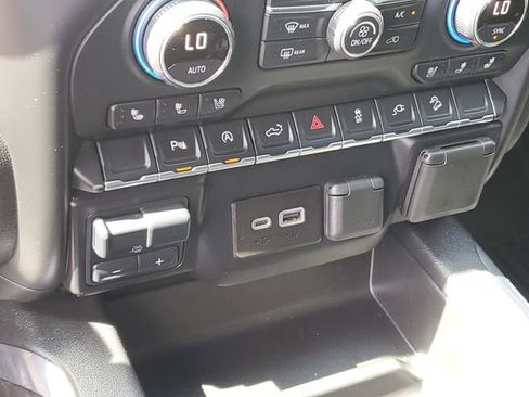Used 2020 Chevrolet Silverado 1500 LTZ w/ LTZ Convenience Package AWD/4WD image 19