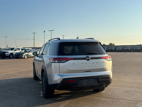 Certified 2025 Nissan Pathfinder SV FWD image 17