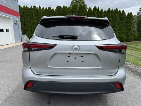 Certified 2024 Toyota Highlander LE AWD/4WD image 4