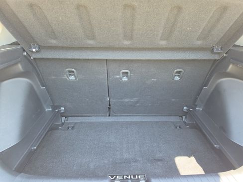 Used 2023 Hyundai Venue Limited FWD image 12