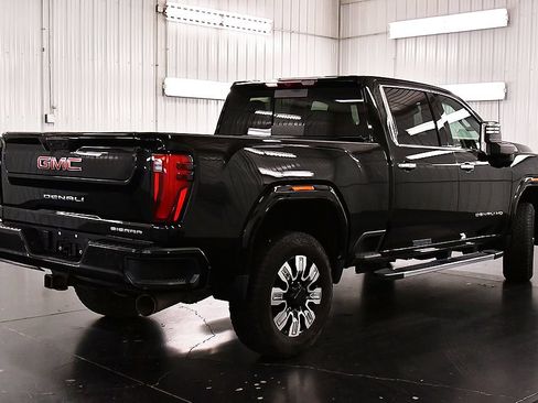 Used 2024 GMC Sierra 2500 Denali AWD/4WD image 7