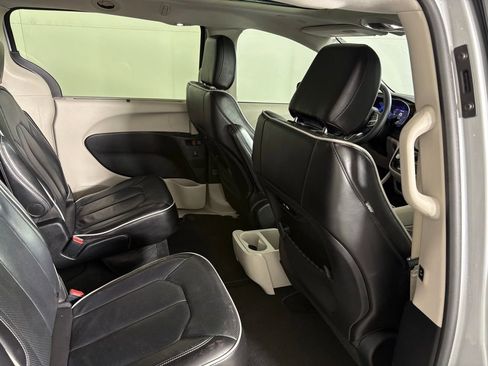 Used 2024 Chrysler Pacifica Limited image 42