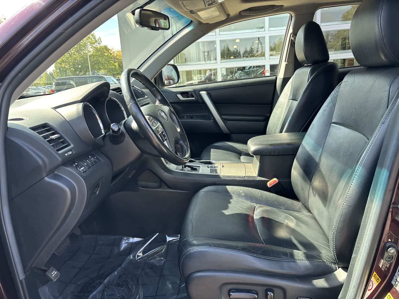 Used 2012 Toyota Highlander SE w/ Tow Pkg AWD/4WD image 10