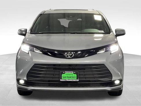 New 2026 Toyota Sienna XLE Woodland Edition AWD/4WD image 5