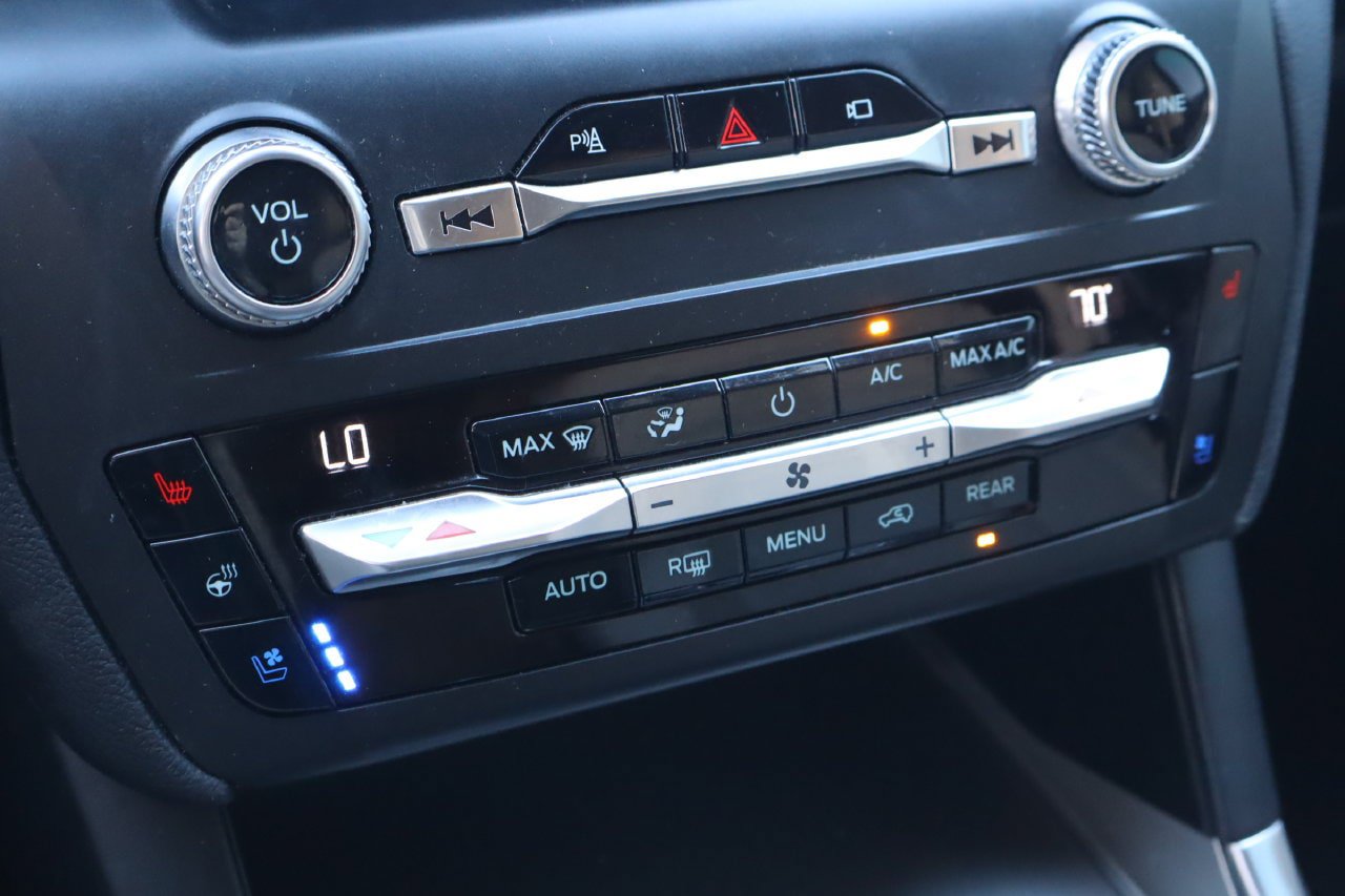 Used 2020 Ford Explorer Limited RWD image 27