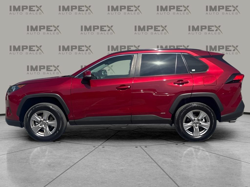 Used 2022 Toyota RAV4 LE AWD/4WD image 2