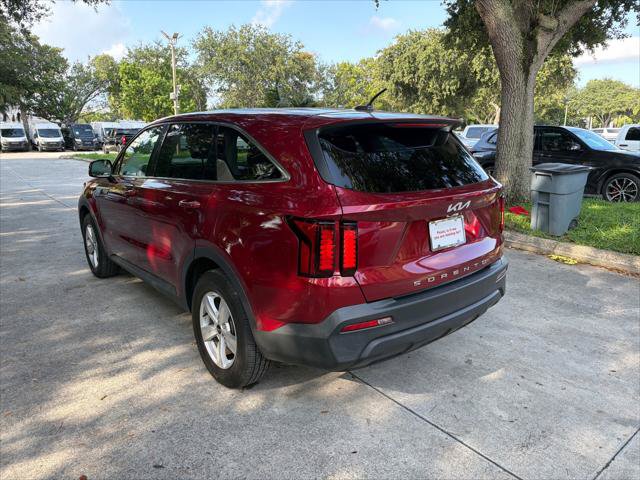 Used 2022 Kia Sorento LX FWD image 9