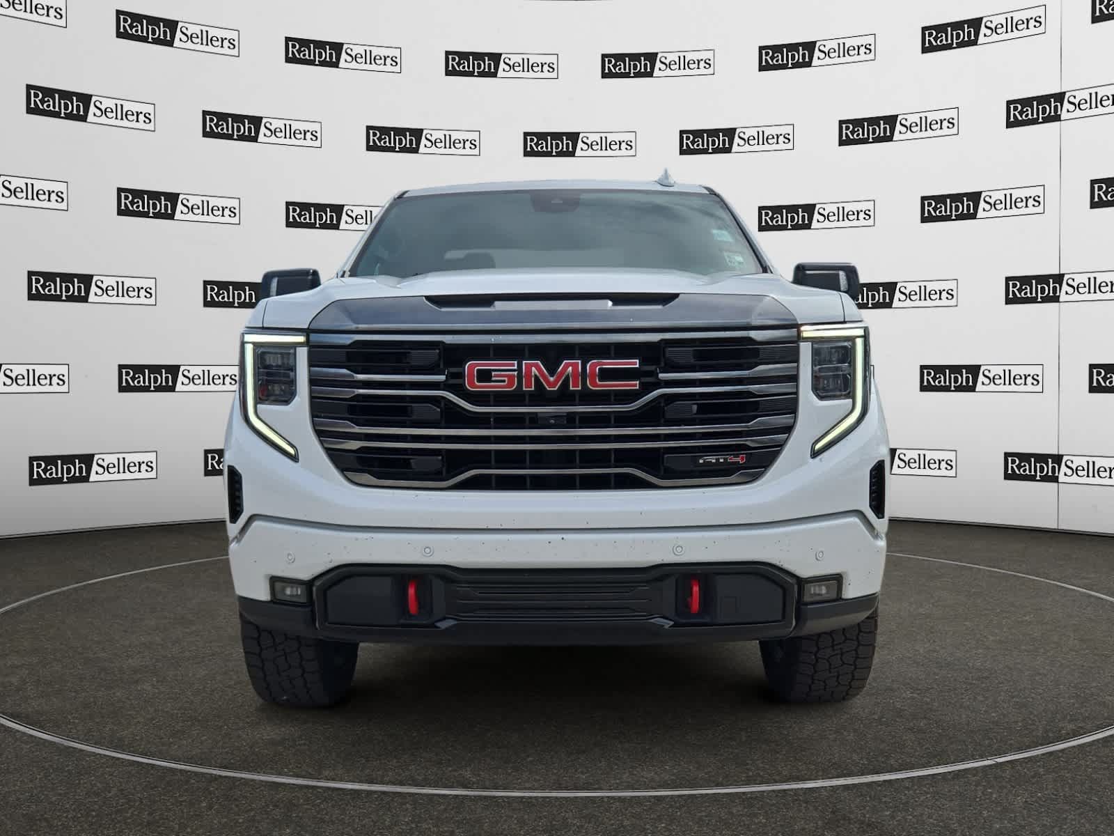 Used 2022 GMC Sierra 1500 AT4 w/ AT4 Premium Package AWD/4WD image 8