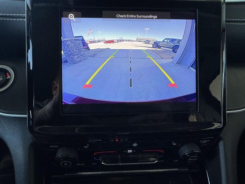 Used 2024 Jeep Grand Cherokee Altitude image 21