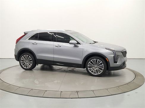 Used 2024 Cadillac XT4 Premium Luxury image 8