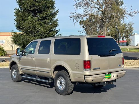 Used 2005 Ford Excursion Limited image 3