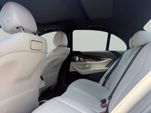 Used 2019 Mercedes-Benz E 300 4MATIC image 11