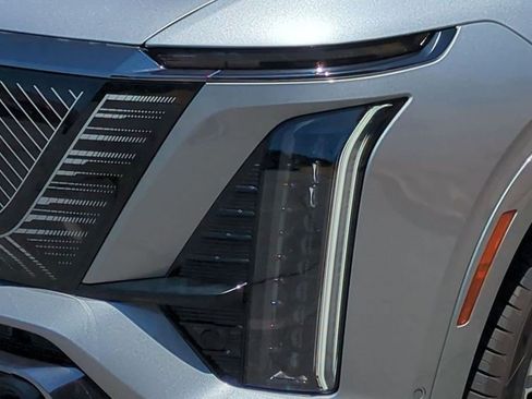 Certified 2026 Cadillac Vistiq Premium Luxury w/ LPO, Floor Liner Package AWD/4WD image 21