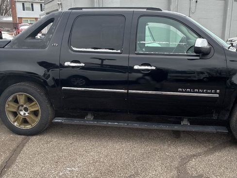 Used 2009 Chevrolet Avalanche LTZ image 9