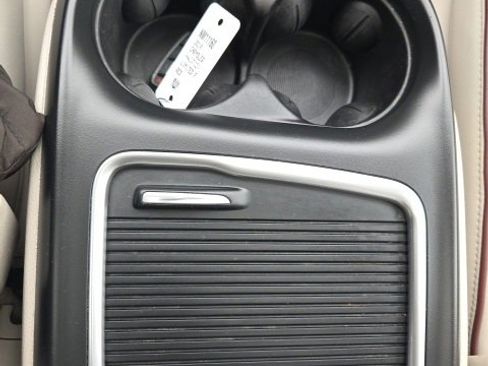 Used 2019 Chrysler Pacifica Limited image 36