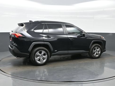 Used 2025 Toyota RAV4 XLE w/ Convenience Package AWD/4WD image 6